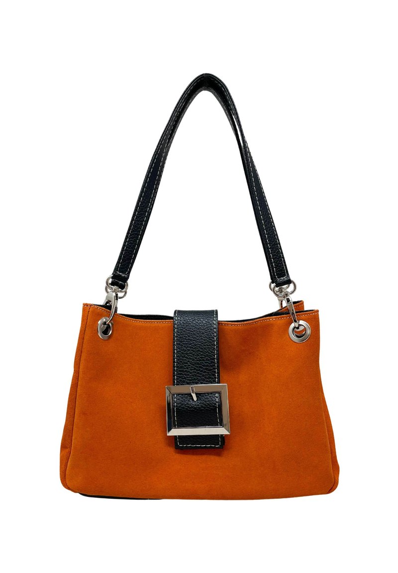 Borsa a tracolla in suede arancione con manico in pelle nera e dettagli con fibbia, finiture in argento e cuciture bianche a contrasto.