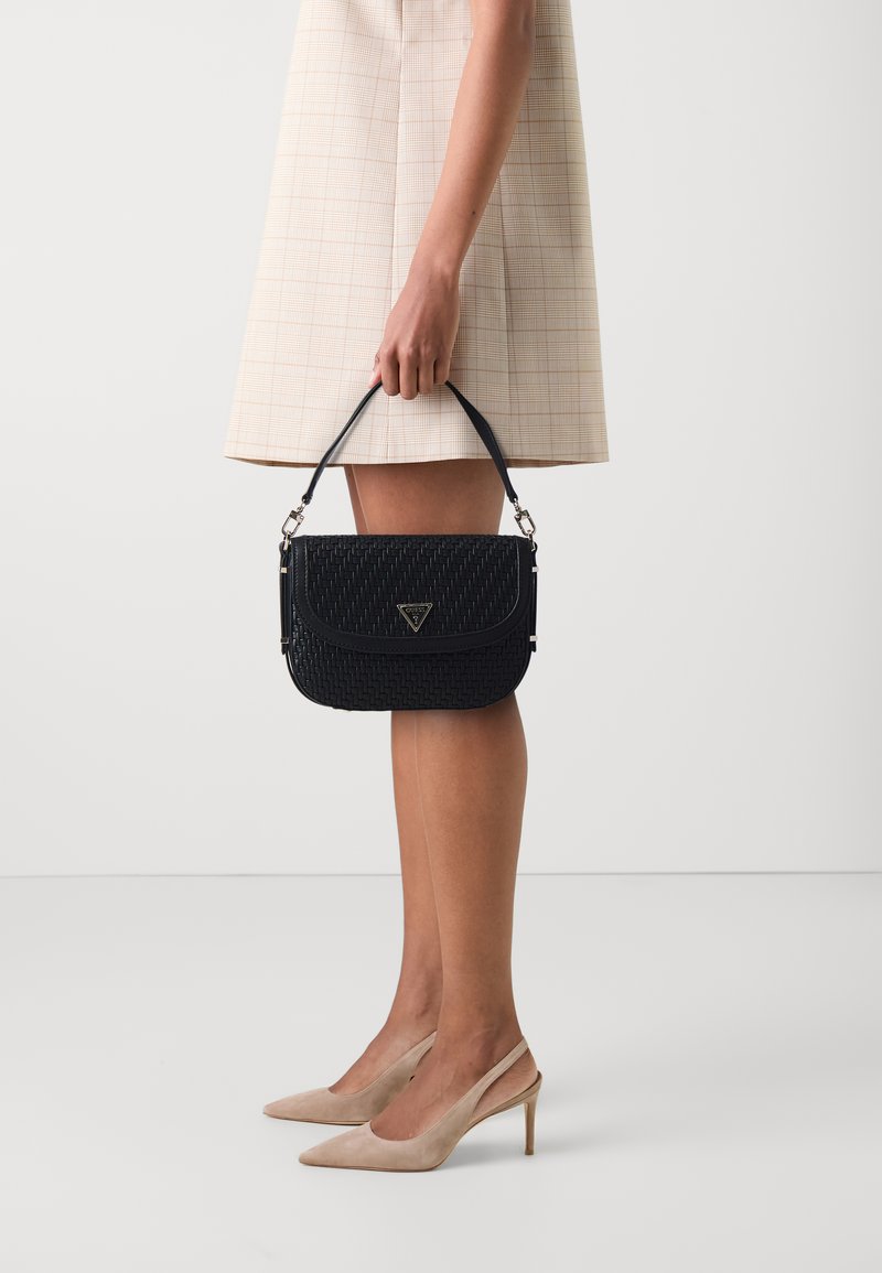 Guess MURIELLE FLAP SHOULDER - Käsilaukku - schwarz