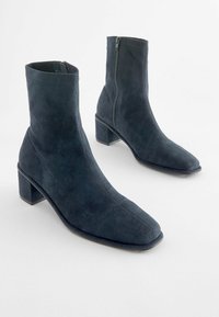 Next FOREVER COMFORT WIDE FIT niebieski