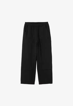 Pantaloni da tuta neri realizzati in tessuto morbido, caratterizzati da un design a gamba larga, vita elasticizzata e due tasche frontali. Texture liscia senza motivi visibili.