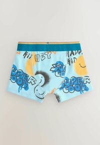 Jasnoniebieskie bokserki wykonane z bawełny, z różnorodnymi kolorowymi grafikami, w tym uśmiechniętymi buźkami i tekstami takimi jak "SUPER COOL".