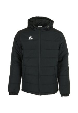 Schwarze gepolsterte Jacke mit Kapuze, Frontreißverschluss, elastischen Bündchen, Seitentaschen und weißem Le Coq Sportif-Logo auf der linken Brust.