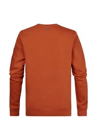 Oranje sweatshirt met een ronde hals, lange mouwen en een gladde textuur. Beschikt over een klassieke snit en subtiele stikdetails.