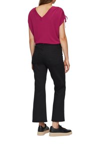 s.Oliver Flared Jeans - schwarz