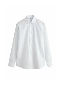 Chemise blanche à manches longues avec boutons et col pointu, présentée à plat sur un fond blanc uni.