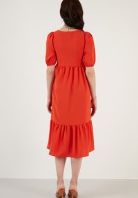 LELA REGULAR FIT - Vapaa-ajan mekko - orange