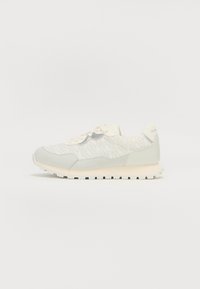 Kijelölve, light grey/off white