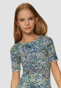 s.Oliver SLIM FIT À MOTIF AJOURÉ ET BORD ROULOTTÉ - T-shirt imprimé - creme