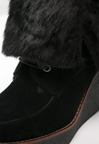 Buffalo Boots à talons - black