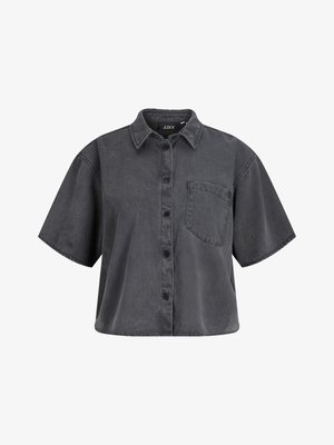 Kortermet, knappet kort skjorte i falmet svart denim med krage og enkelt brystlomme.