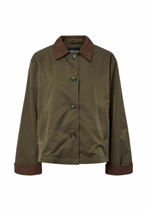 Veste boutonnée vert olive avec col et poignets en velours côtelé marron, deux poches fendues à l'avant et manches longues.