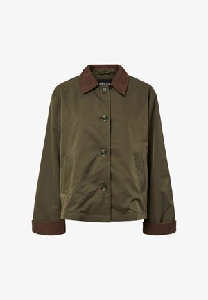 Olijfgroene button-up jack met een bruine ribbelkraag en manchetten, twee voorste sleufzakken en lange mouwen.