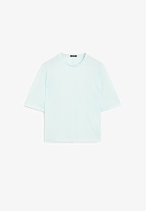 Een korte lichtblauwe T-shirt van zacht stof, met een ronde halslijn en korte mouwen, met een eenvoudig en schoon ontwerp.