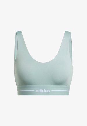 Jasnozielony sportowy stanik z okrągłym dekoltem, szerokimi ramiączkami i białą elastyczną taśmą z logo na dole. Gładka faktura materiału.