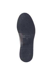 La semelle de la chaussure présente un design en caoutchouc texturé avec des rainures pour l'adhérence, affichant une couleur sombre et un logo près du talon pour le branding.