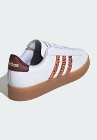 adidas Sportswear GRAND COURT - Sneakers basse - cloud white hazy copper gum
