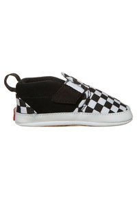 Zapato de bebé a rayas en blanco y negro con tacón negro, suela blanca y tira en la parte trasera, visto de lado.