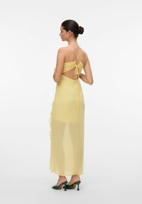 Vero Moda VMAMINA LANGES  - Maksi garuma kleita - pale banana