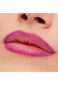 Lepper med en gradienteffekt, som går fra livlig lilla ytterst til myk rosa i midten, med en matt tekstur.