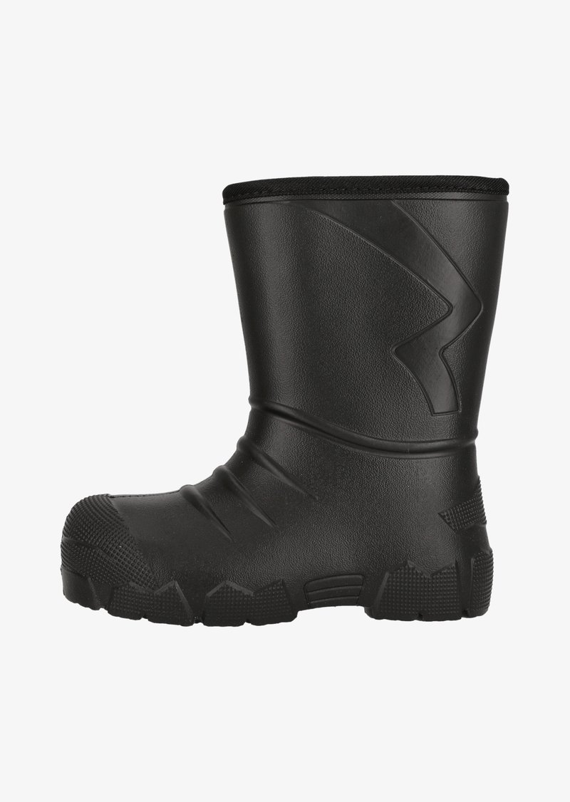 Botte en caoutchouc noire avec une pointe arrondie, surface texturée et un design strié. Présente une hauteur de cheville basse et une semelle robuste à motifs.