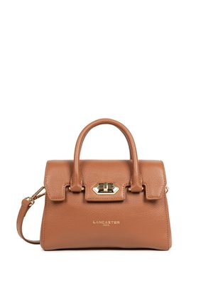 Sac à main en cuir marron avec une forme structurée, deux poignées supérieures, une bandoulière amovible et des accents en métal doré.