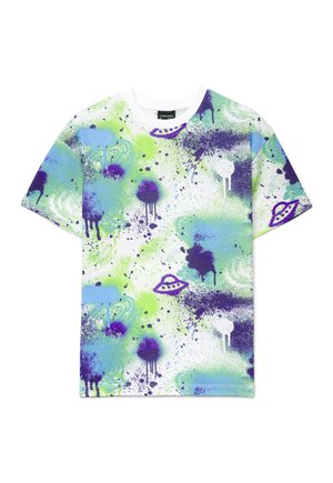 Maglietta bianca a maniche corte con design a spruzzi di vernice verde, blu e viola e illustrazioni di UFO viola sparse sul tessuto.
