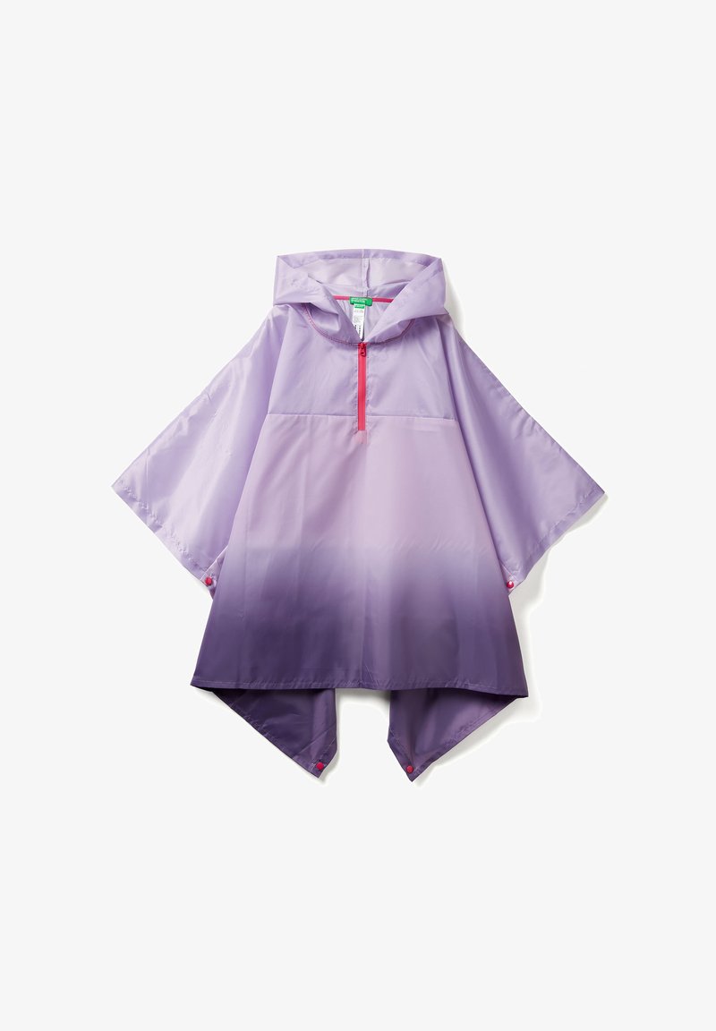Poncho impermeabile viola chiaro con cappuccio, zip a un quarto e cerniera rosa a contrasto. Presenta un design sfumato e chiusure a pressione sui lati.