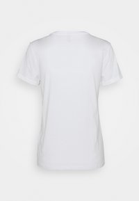 Camiseta de algodón blanca de manga corta, con cuello redondo y bajo recto. La tela tiene una textura suave sin patrones ni acentos visibles.