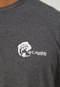 Gray cotton t-shirt featuring a white graphic of a fish and "Columbia PFG" logo. Round collar and short sleeves, textured fabric.