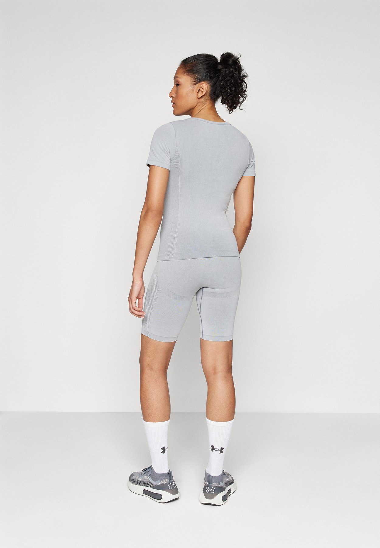VANISH SEAMLESS WASHED SHORT