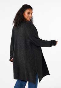 Zizzi FLASH MIT SCHLITZEN - Strickjacke - dark grey melange