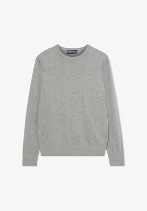 Maglione a maniche lunghe grigio chiaro con collo a giro e polsini e orlo a costine, esposto in piano su uno sfondo bianco.