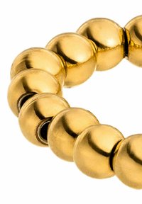 Gouden armband met gladde, ronde kralen in een constante vorm, met een glanzend, reflecterend oppervlak en een metalen afwerking.