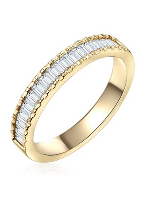 Zlatni prsten s redom pravokutnih, prozirnih kamenčića postavljenih u teksturiranu ramku, koja spaja glatke i složene detalje.