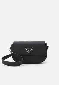 Svart syntetisk axelremsväska med lock, silverfärgat triangulärt logotypaccent och avtagbar rem. Mjukt textur och minimalistisk design.