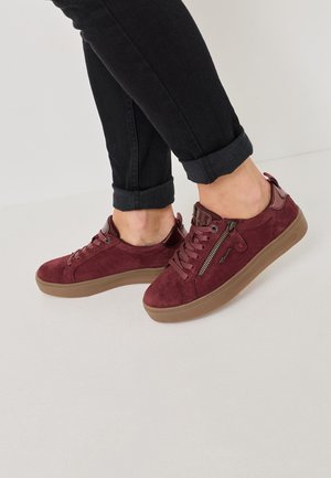 BEQUEME SNEAKER MIT T-FLOW EFFECT - Športni copati - merlot suede
