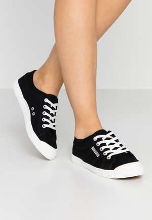 Trainers - black