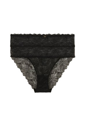 String en dentelle noire avec motif floral, présentant des bords festonnés et un avant doublé pour plus de confort. Design global délicat et élaboré.