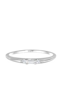 Bague en argent avec un bandeau lisse comportant trois pierres précieuses claires : deux rondes de chaque côté d'une gemme centrale allongée. Marque de pureté gravée visible.