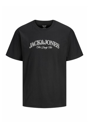 Schwarzes T-Shirt mit kurzen Ärmeln und weißem „JACK & JONES For Daily Use“-Schriftzug mittig auf der Vorderseite.