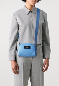 kate spade new york PUFFED SMALL CROSSBODY - Taška s příčným popruhem - astral blue