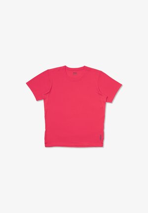 T-shirt de sport rose vif à manches courtes et col rond avec petit logo près de l'ourlet inférieur à l'avant, posé à plat sur fond blanc.