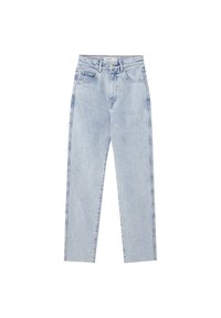 Jean bleu clair taille haute à jambes droites avec poches avant et arrière, fermeture par bouton et passants de ceinture sur fond blanc.
