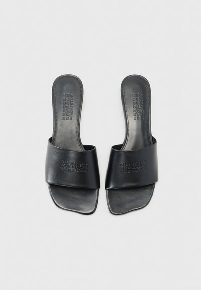 MM6 Maison Margiela Šľapky na opätku - black