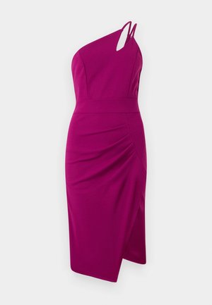 Abito fucsia a una spalla con dettaglio cut-out, corpino aderente, lato arricciato e gonna al ginocchio, realizzato in tessuto liscio.