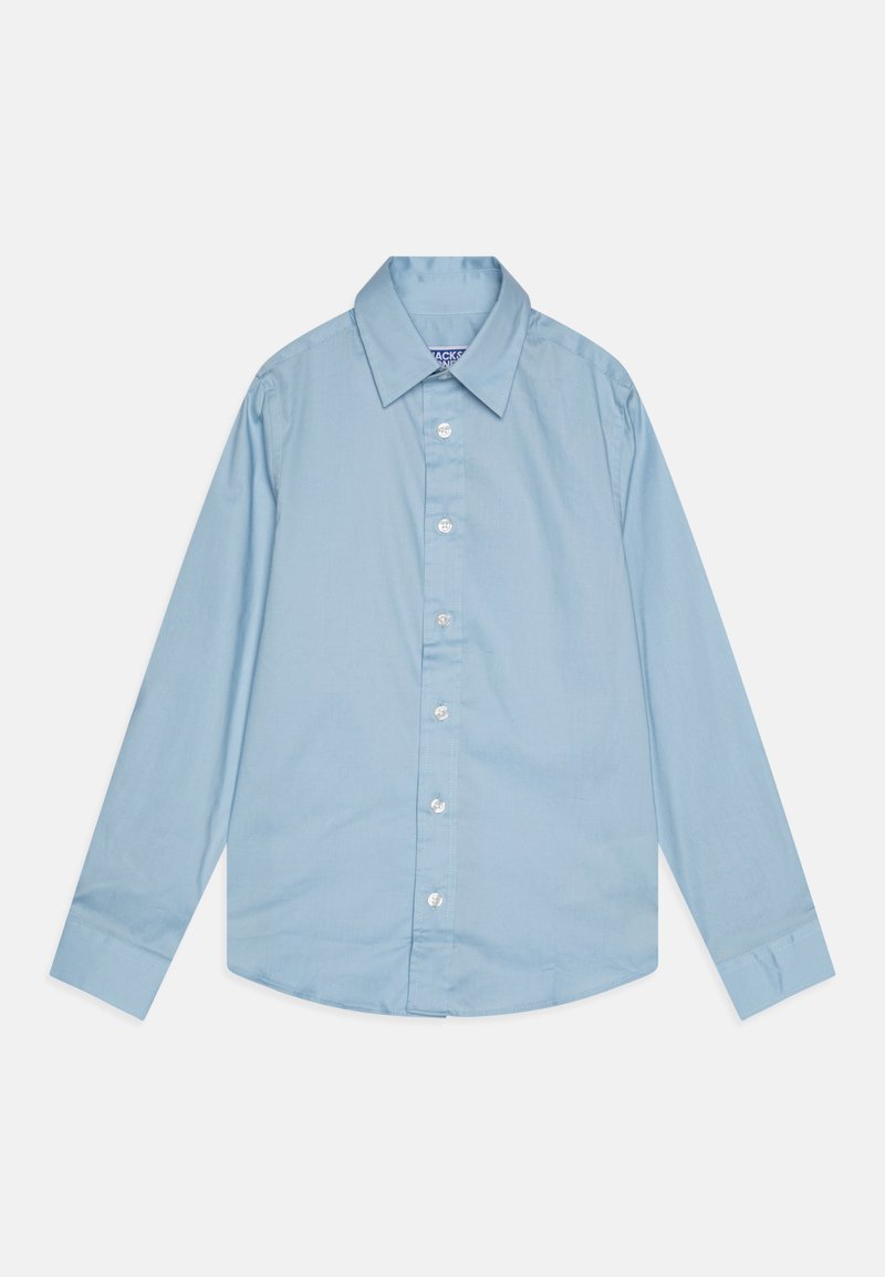 Camisa de botão de manga longa azul-claro, feita de tecido suave. Apresenta um colarinho pontudo e seis botões frontais com uma bainha curva.