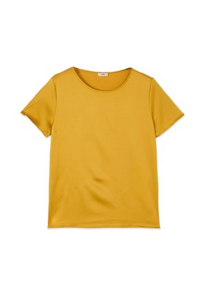 Bluză de damă cu mâneci scurte, galben muștar, cu guler rotund, design simplu, așezată pe o suprafață albă.