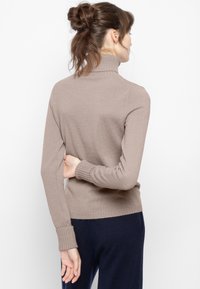 FTC Cashmere Džemperis - hazelwood