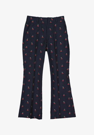 Pantalon bleu marine à jambes évasées avec un motif de cerises rouges dispersé sur le tissu.