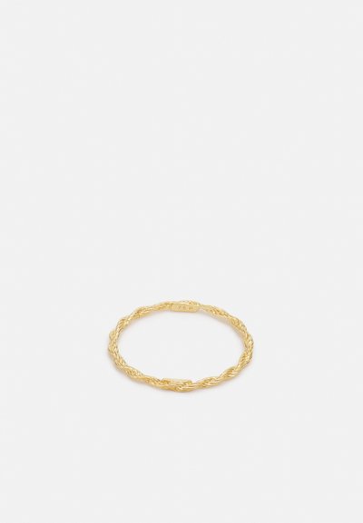 Goldene, verdrehte Bandring mit strukturiertem Design. Eingraviert mit der Größe "7,5 P." Glatte, polierte Oberfläche mit einem zarten Erscheinungsbild.